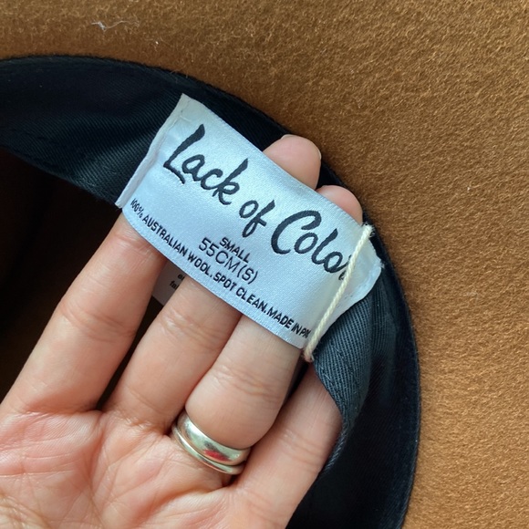 NWT lack of color hat, size S, brown/rusty gold finger - Picture 7 of 7